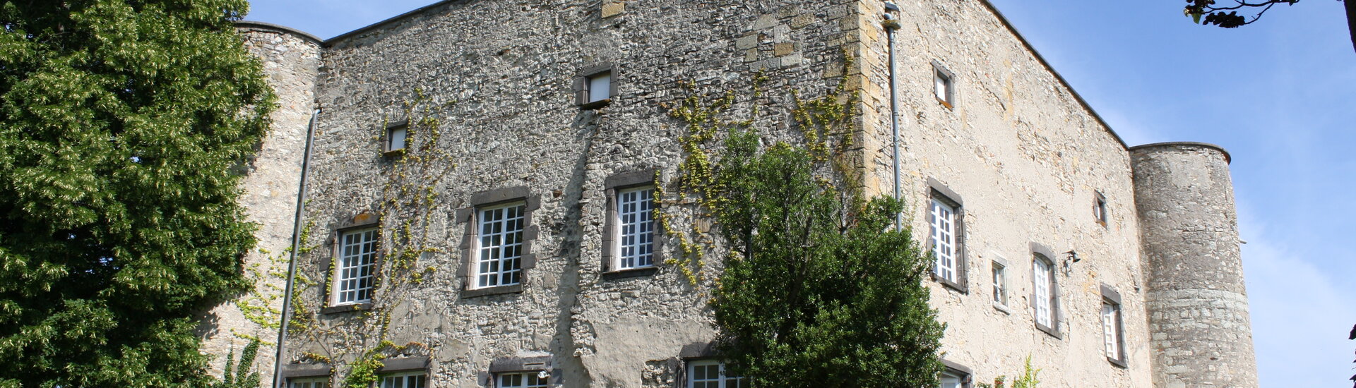 Commune Mairie Saint-Bonnet-lès-Allier Château Puy-de-Dôme Auvergne